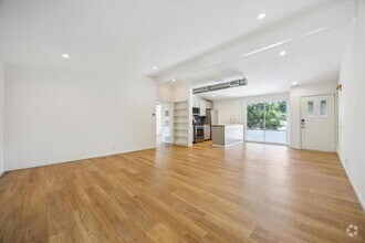 Building Photo - 1304 Mariposa Dr