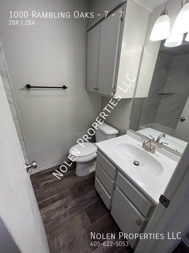 Building Photo - 1000 Rambling Oaks Dr