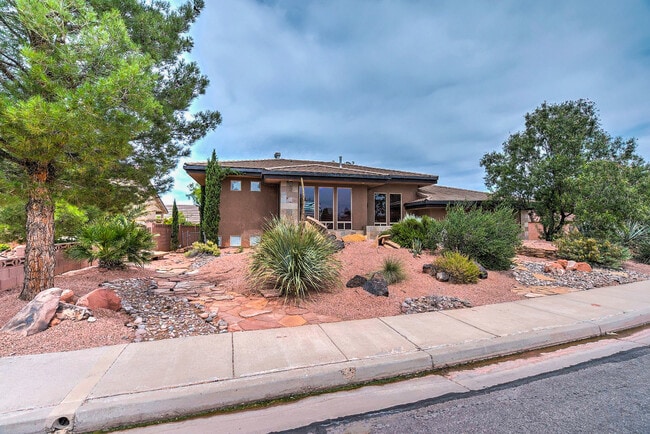 Primary Photo - Gorgeous, Custom 4 bed, 3 bath Pet-Friendl...