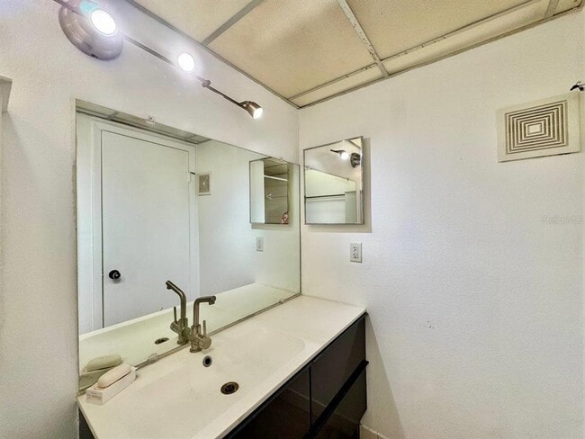 Building Photo - 11703 Raintree Village Blvd