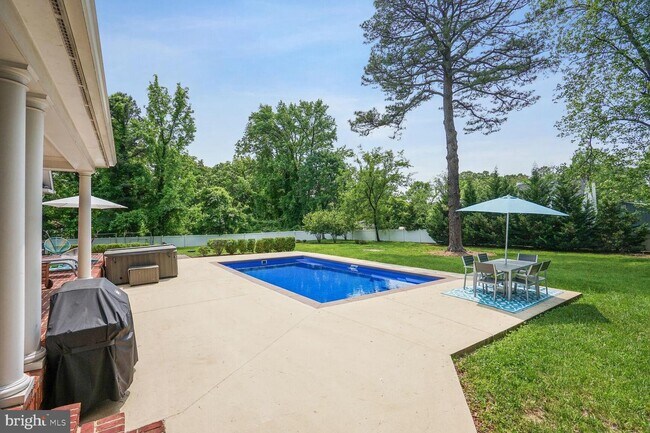 Building Photo - 5248 Clifton St