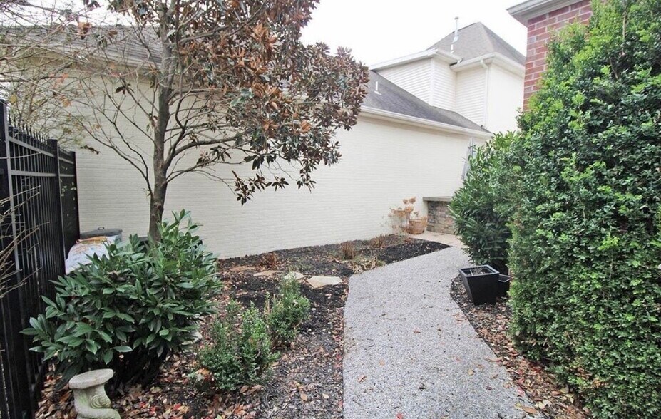 Building Photo - 1512 Victoria Green Blvd