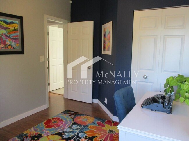 Building Photo - Modern 3-Bedroom, 2.5 Bath Home in a Point Richmond Ridge Cul-de-Sac