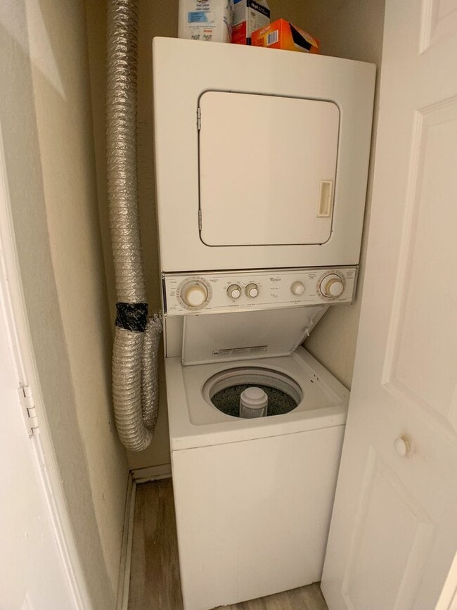 Building Photo - Great 1 Bedroom / 1 Bathroom Condo in Downtown Orlando!