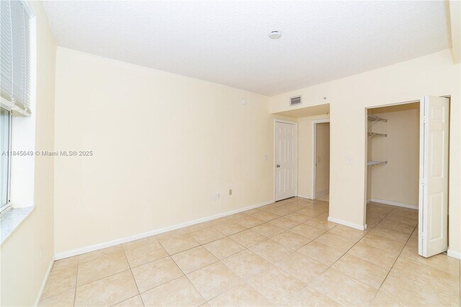 Building Photo - 17150 N Bay Rd