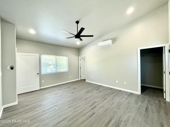 Building Photo - 720 N Walnut St