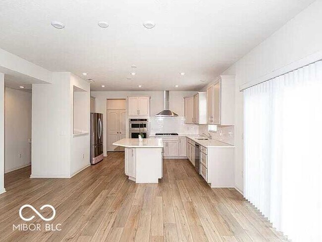 Building Photo - 5403 Veranda Dr
