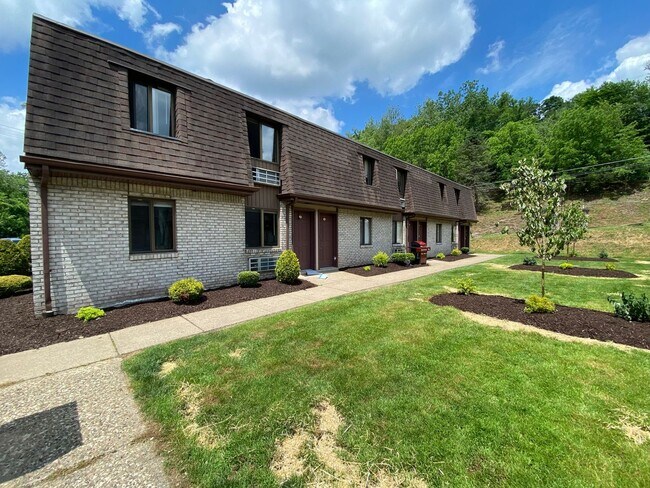 Building Photo - Amazing One Bedroom on the Second Floor! B...