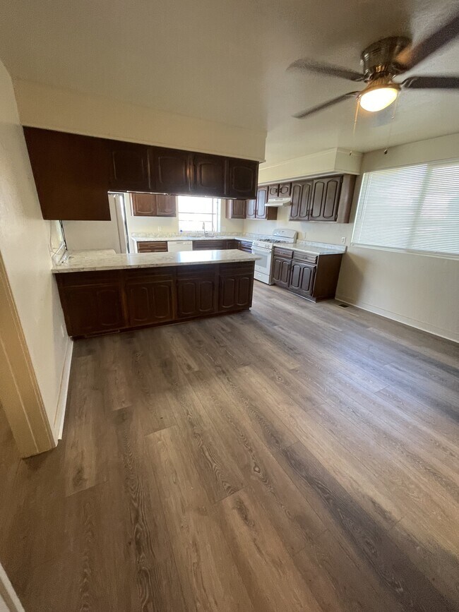 Building Photo - 1316 H St