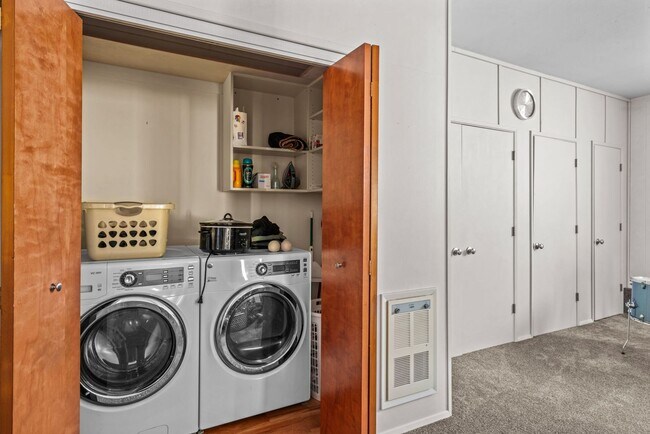 Building Photo - 1490 Carobelle Ct