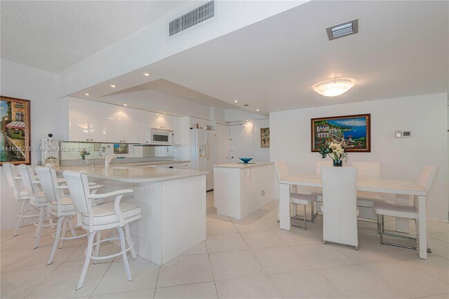 Building Photo - 3550 Galt Ocean Dr