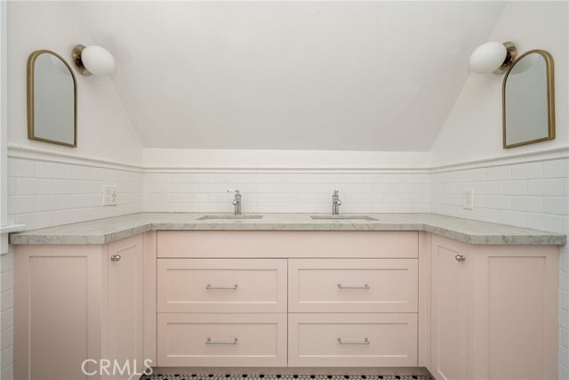 Building Photo - 390 N Cambridge St