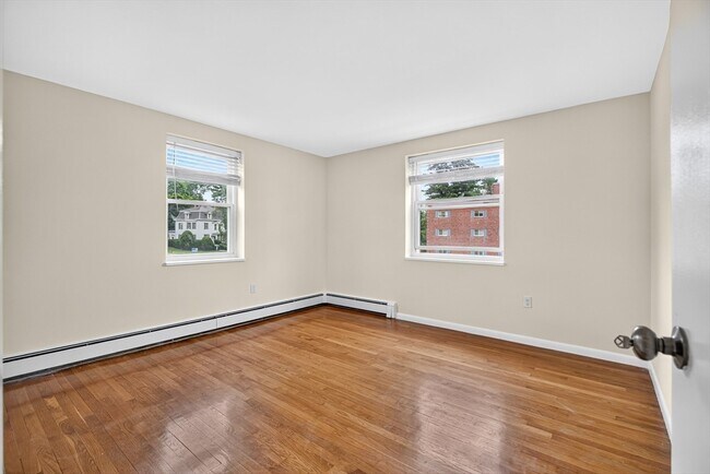 Building Photo - 190 Mt Auburn St