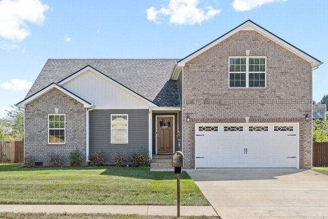 Building Photo - Pet Friendly Three Bedroom with Bonus!