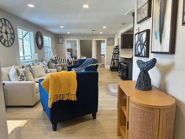 Building Photo - 244 Lexington Dr