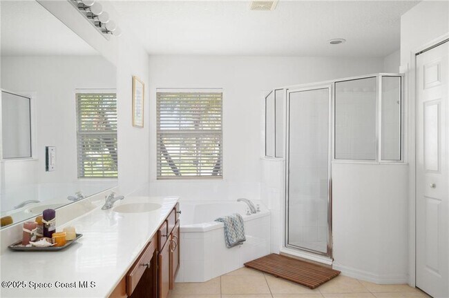 Building Photo - 935 Southlakes Way SW