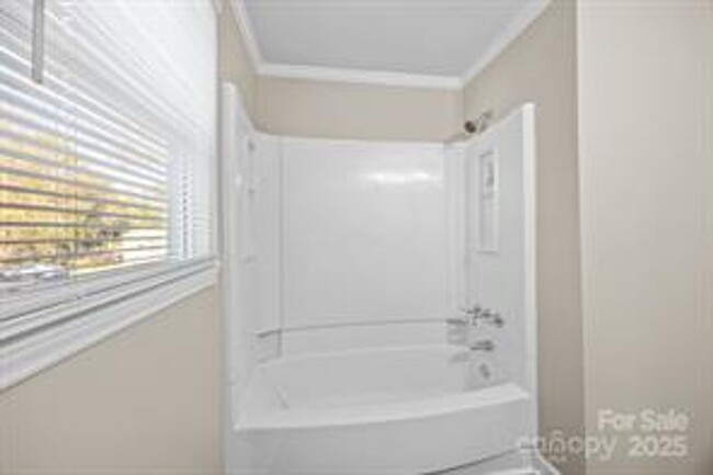 Building Photo - Remodeled Bungalow 3b,2ba, fenced yard - C...