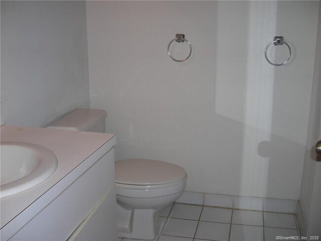Building Photo - 68 Thermos Ave