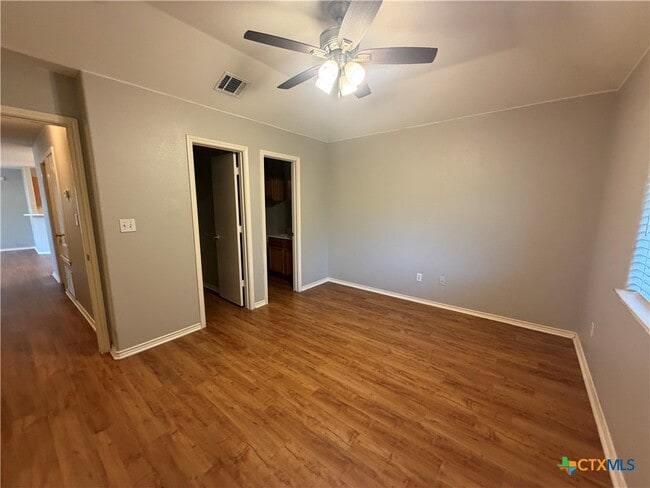 Building Photo - 2752 FM1044
