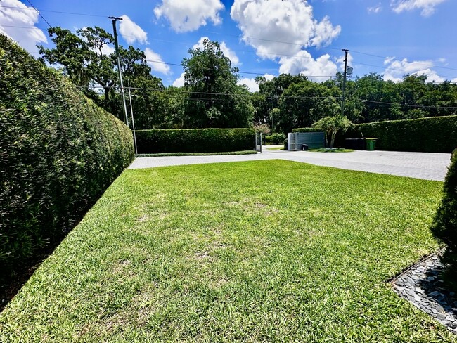 Building Photo - 7210 Seminole Dr