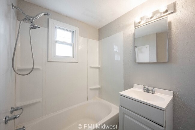 Building Photo - Charming 3-Bedroom Duplex with 2 Full Baths in Indianapolis - A Must See!