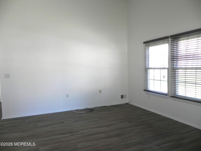 Building Photo - 138 Aster Ct