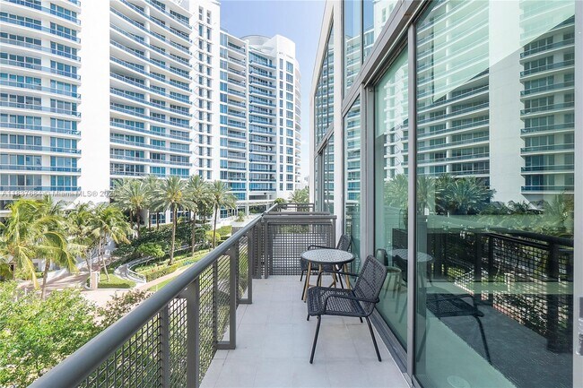Building Photo - 6000 Collins Ave