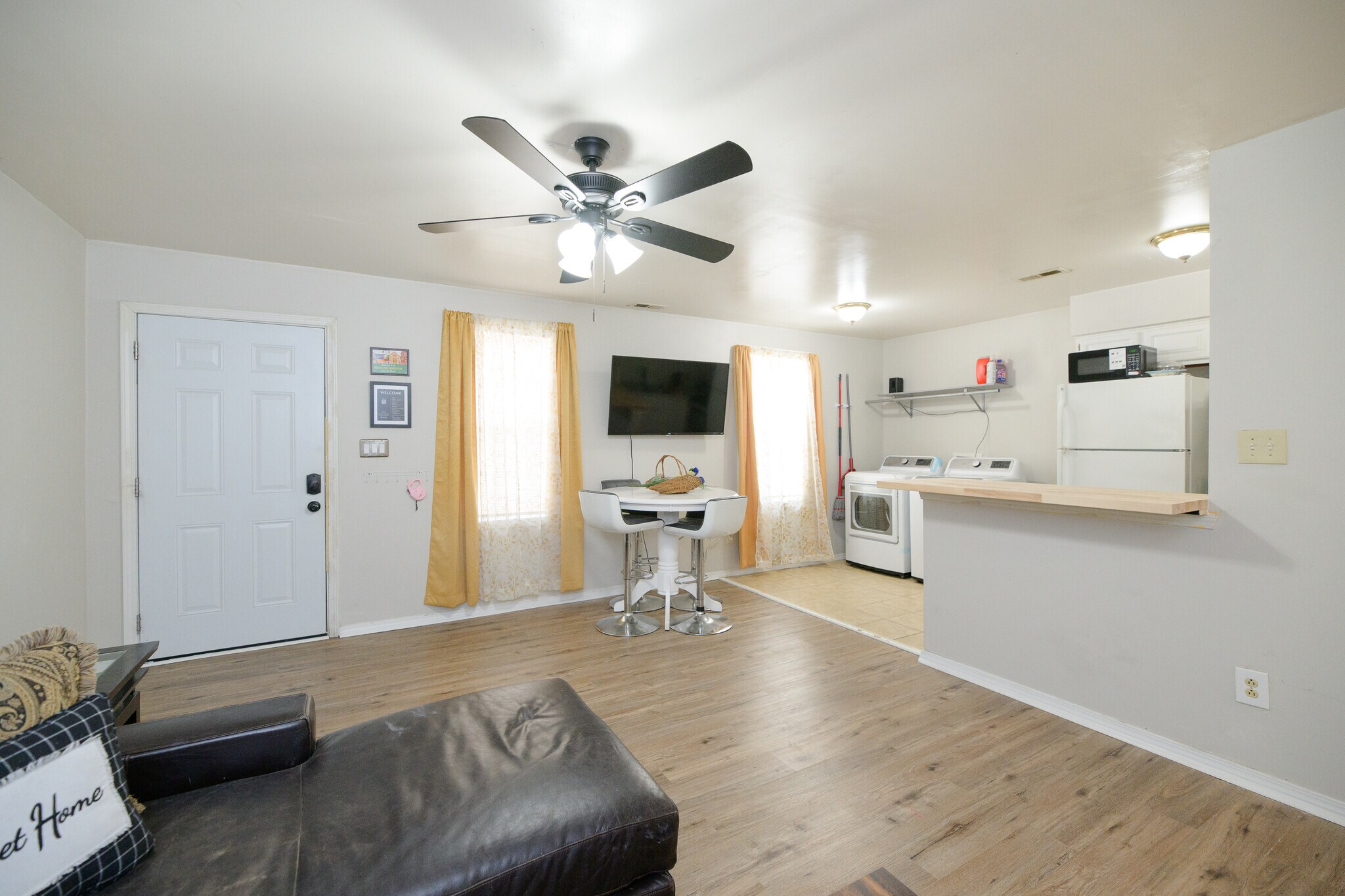 Building Photo - 834 C Ave