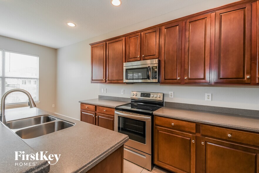 Building Photo - 8327 Highgate Dr