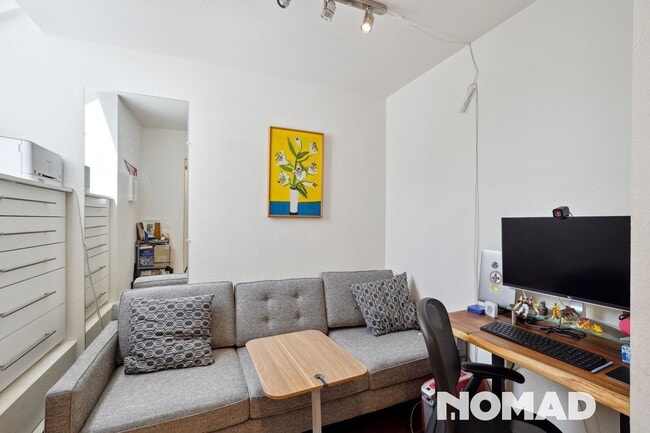 Building Photo - Inviting 4BR Urban Oasis in Central SF – V...