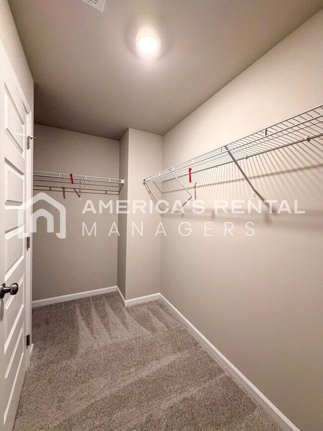 Building Photo - Spacious 4-Bedroom Home with Upstairs Loft!