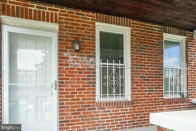 Building Photo - 3200 Normount Ave