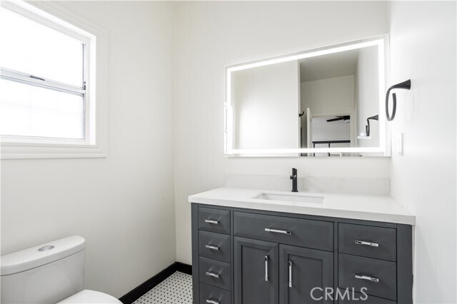 Building Photo - 740 S Stanley Ave