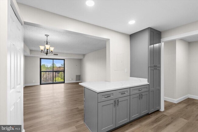 Building Photo - 3800 Powell Ln