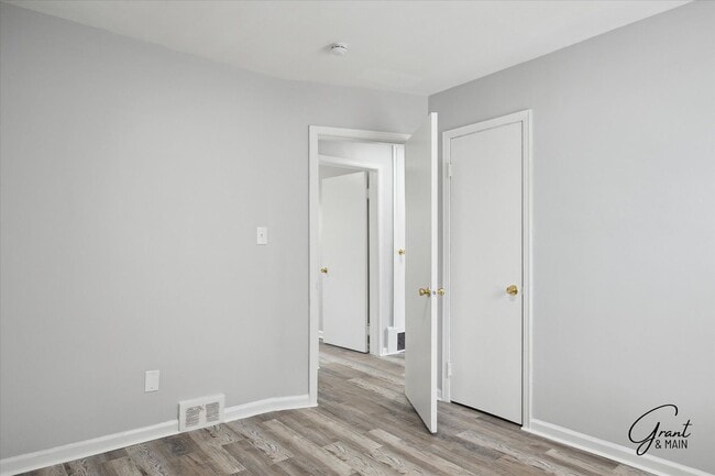 Building Photo - $1250 3 bedroom bungalow