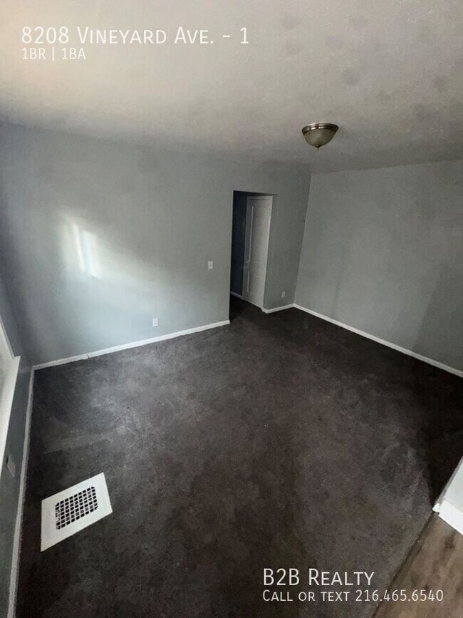 Building Photo - 8208 Vineyard Ave