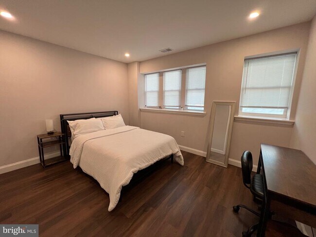 Building Photo - 1985 N 63rd St