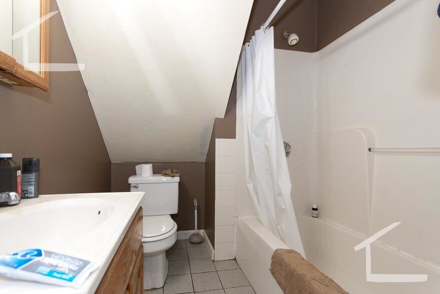 Building Photo - 86 Linden St