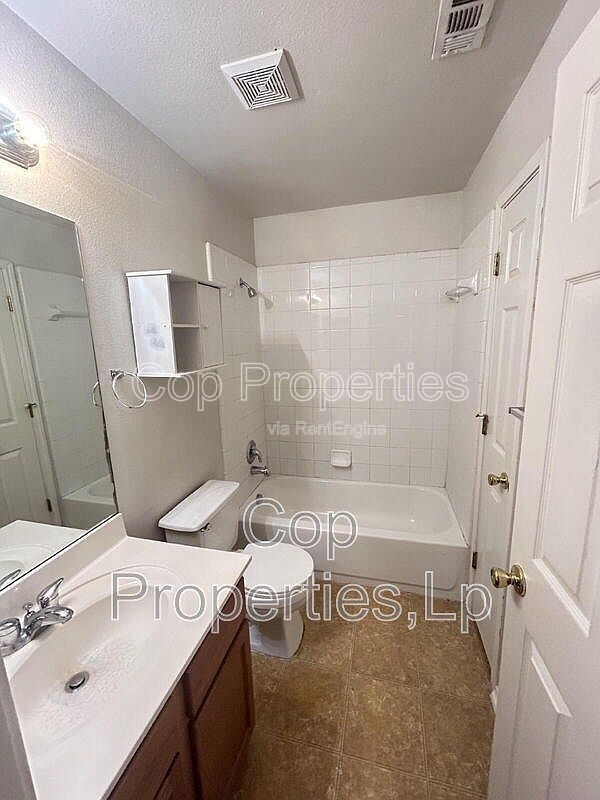 Building Photo - 307 Lucille