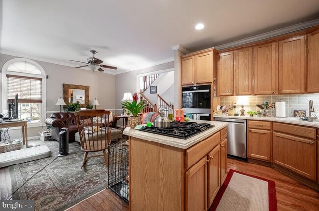 Building Photo - 259 Murtha St