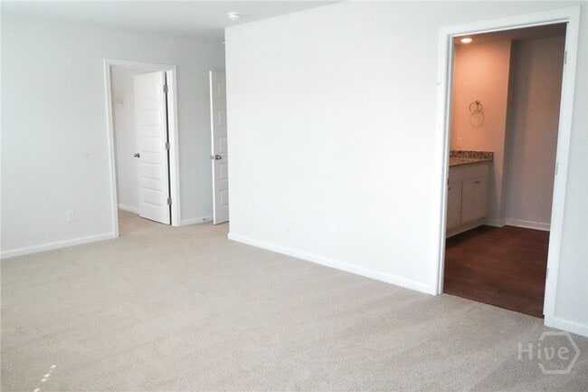 Building Photo - 500 Coconut Dr