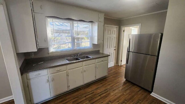 Building Photo - 112 Second St SW