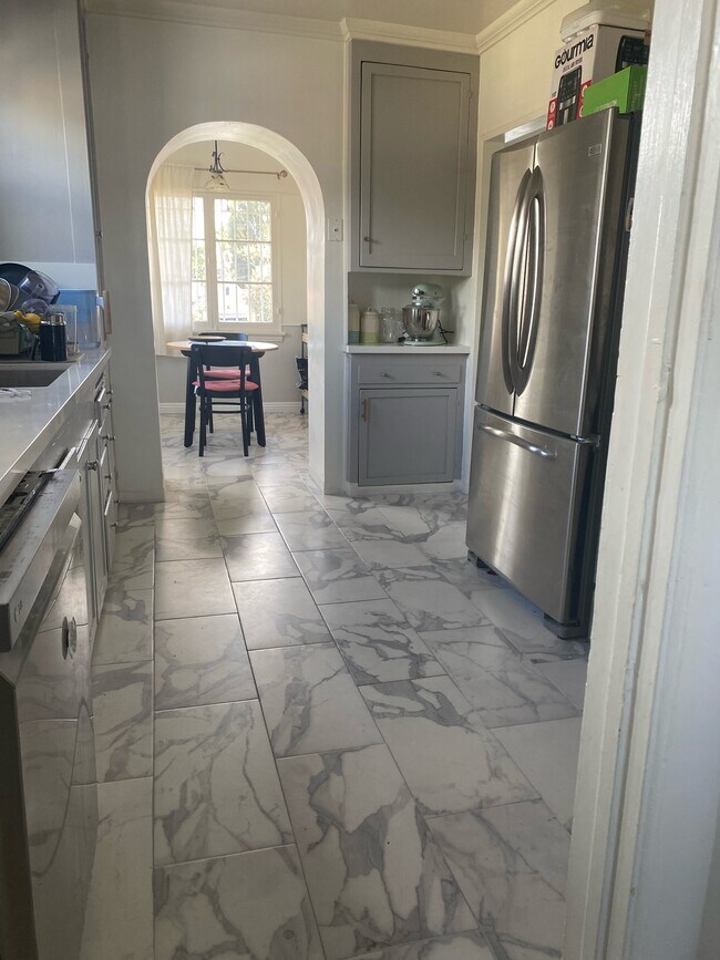 Building Photo - 1603 Stearns Dr