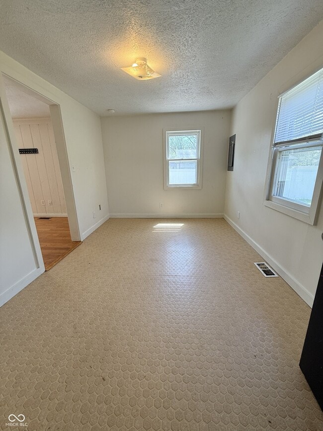 Building Photo - 122 N Routiers Ave