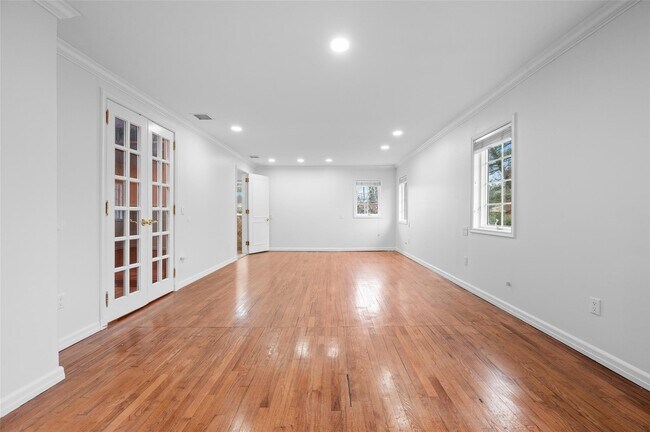 Building Photo - 600 Oceanpoint Ave
