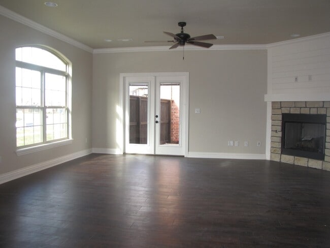 Building Photo - STUNNING 4 Bedroom, 2.5 Bathroom, 2 Car Garage In Fayetteville, AR