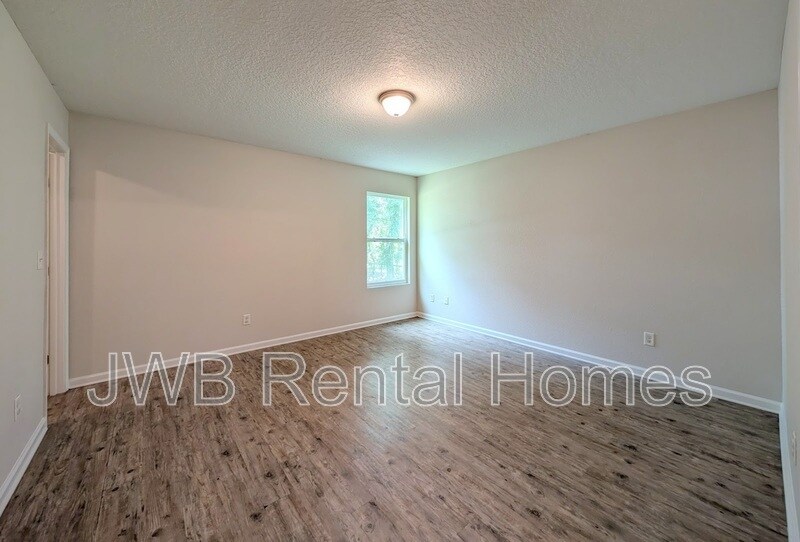 Building Photo - 8253 Nussbaum Dr