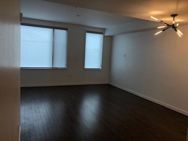 Building Photo - 2 Bedroom Condo in the Confluence!