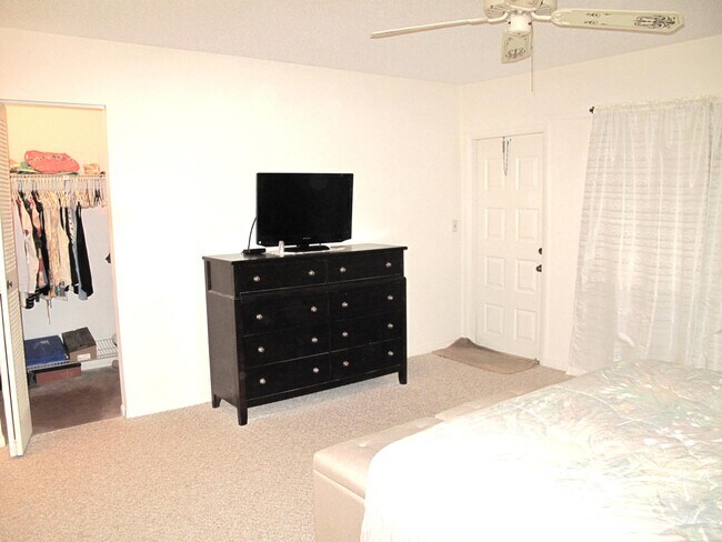 Building Photo - 14500 Canalview Dr