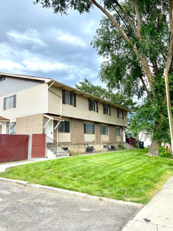 Building Photo - 585 E 50 S